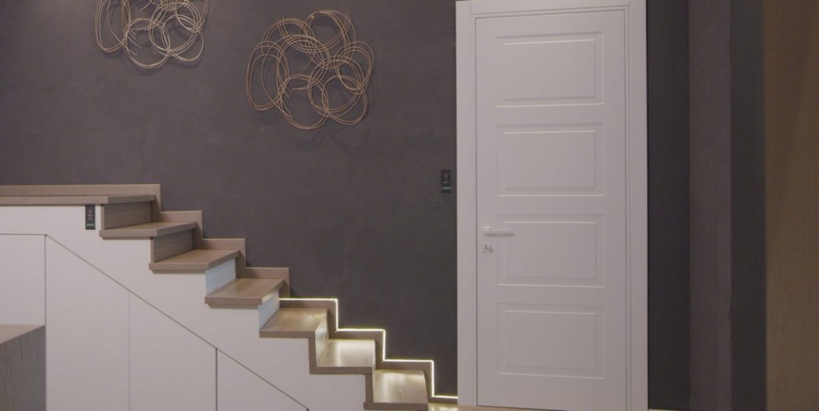 13. MOBILE SOTTOSCALA E SCALA CON LED